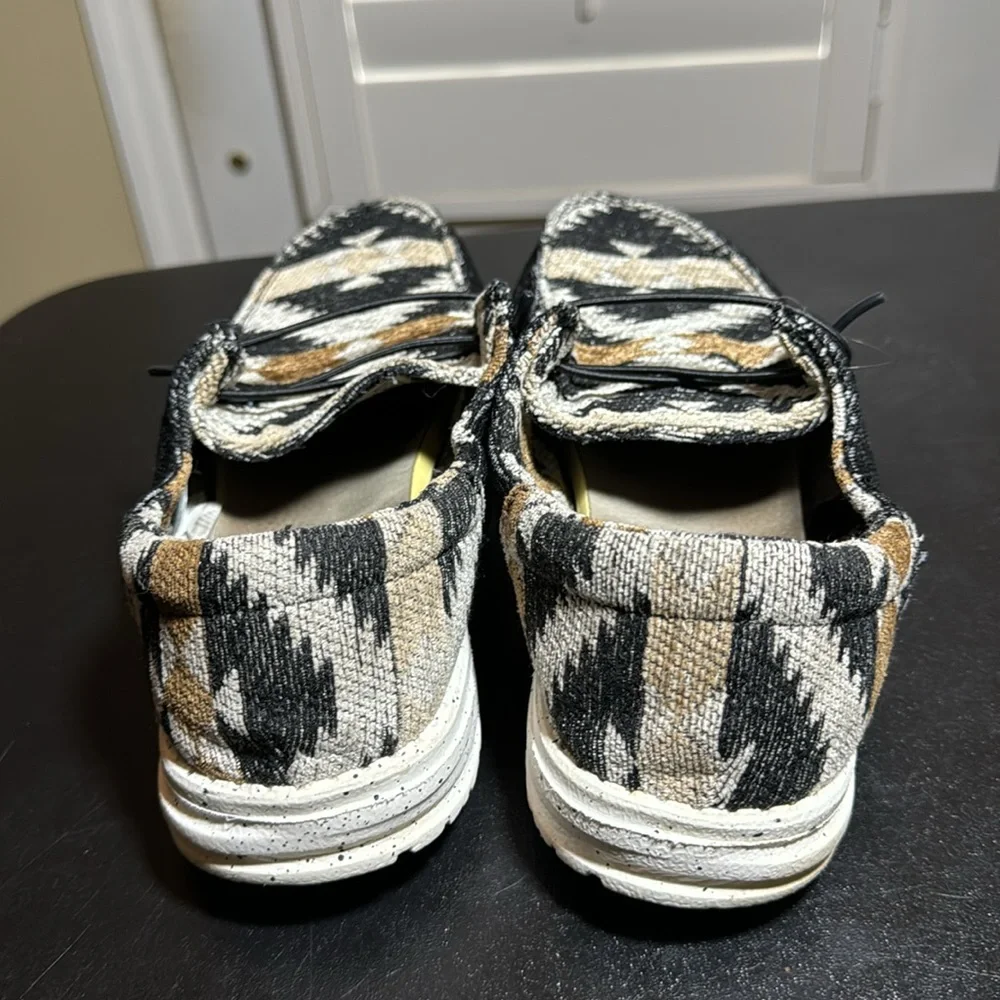 HEY Dude Wendy aztec  size 9 slipon loafer sneakers